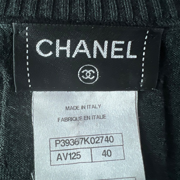 2851 Chanel ribbed knit mini dress in charcoal gray Size 40 (US 4) - Picture 6 of 8